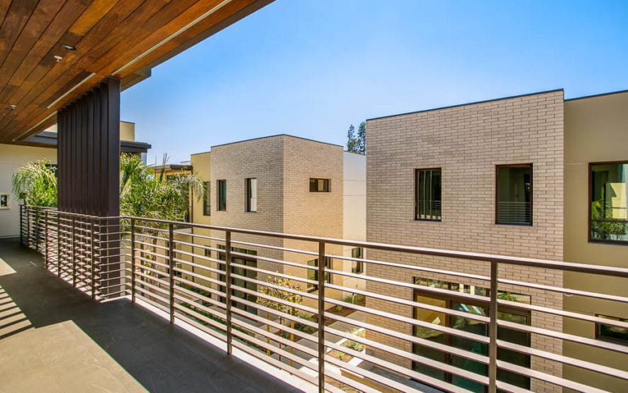 West Grove Pasadena condominiums, 125 Hurlbut Street - Walkway
